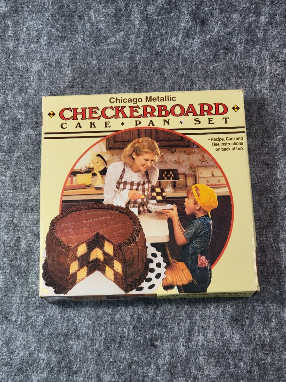 Chicago Metallic Checkerboard 9" Cake Pan Set & Divider Recipes on Box